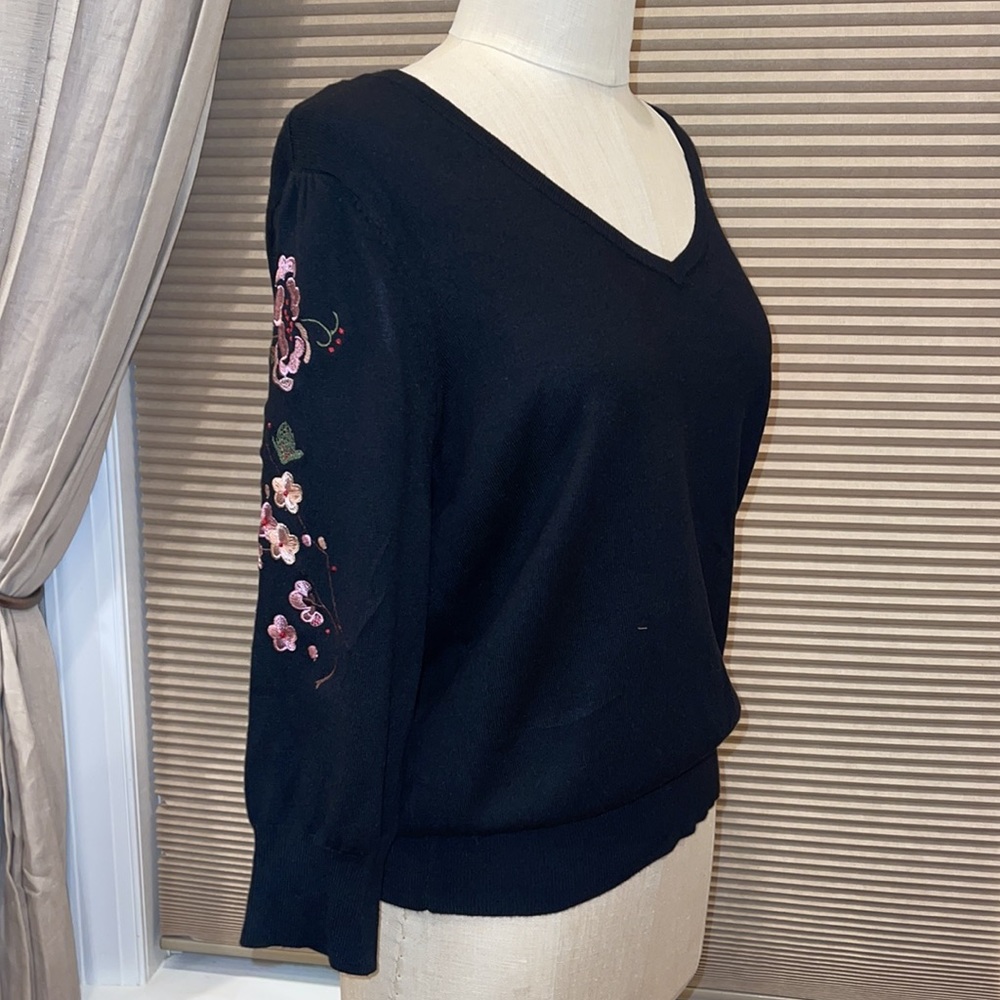 Moka Floral Embroidered Sleeve V Neck Sweater